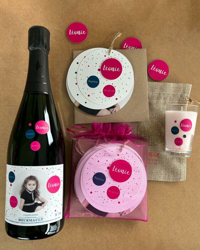 Pour un baptême ou tout autre événement personnalisation d’étiquettes de bouteille, bougies, faire-part,…

#bapteme #personnalisation #fairepart #bougies #champagne #creative #creation #couleurs #crealys