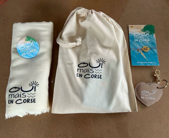 Set de voyage personnalisé (bracelet, badge, t-shirt, porte-clés,…) ☀️

#voyage #soleil #plage #badge #bracelets #bijoux #jewels #tshirts #personnalisationtextile #creative #creation #crealys