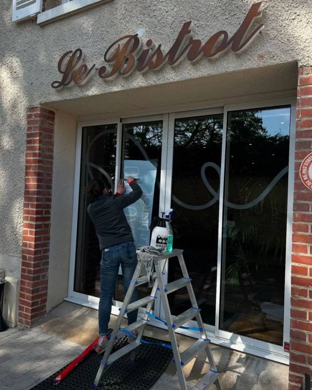 Nouvelle vitrine pour Le Beaulieu Bistrot à Hautvillers!
Un marquage sur mesure pour sublimer l’esprit bistrot chic de ce lieu incontournable. Merci pour leur confiance ! 🥂✨ #bistrot #apero #restaurant #champagne #convivialitė #personnalisation #vitrine #marquage #incoutournable #lebeaulieubistrot #crealys #surmesure